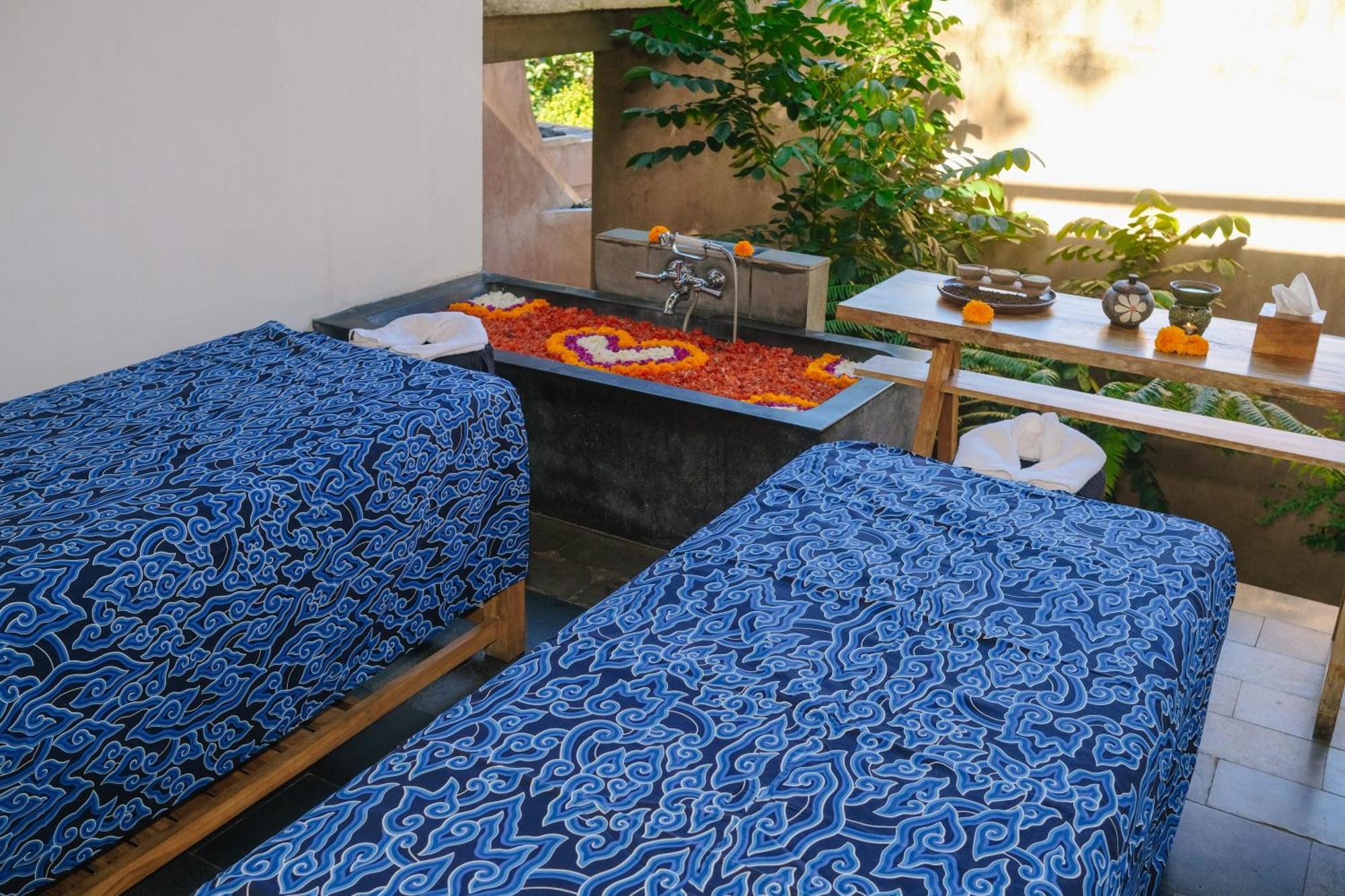 Amora Ubud Boutique Villas Exterior photo
